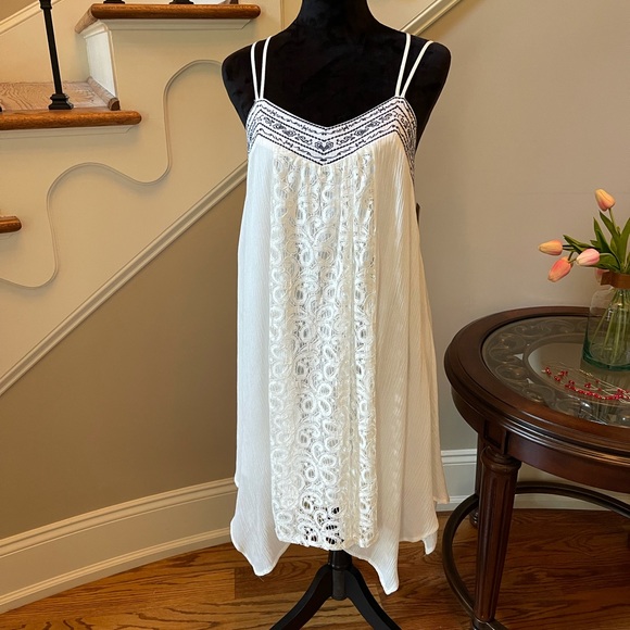 My Michelle Dresses & Skirts - 🎉HP🎉..My Michele.. Sz M .. Ivory V Neck Strappy Dress